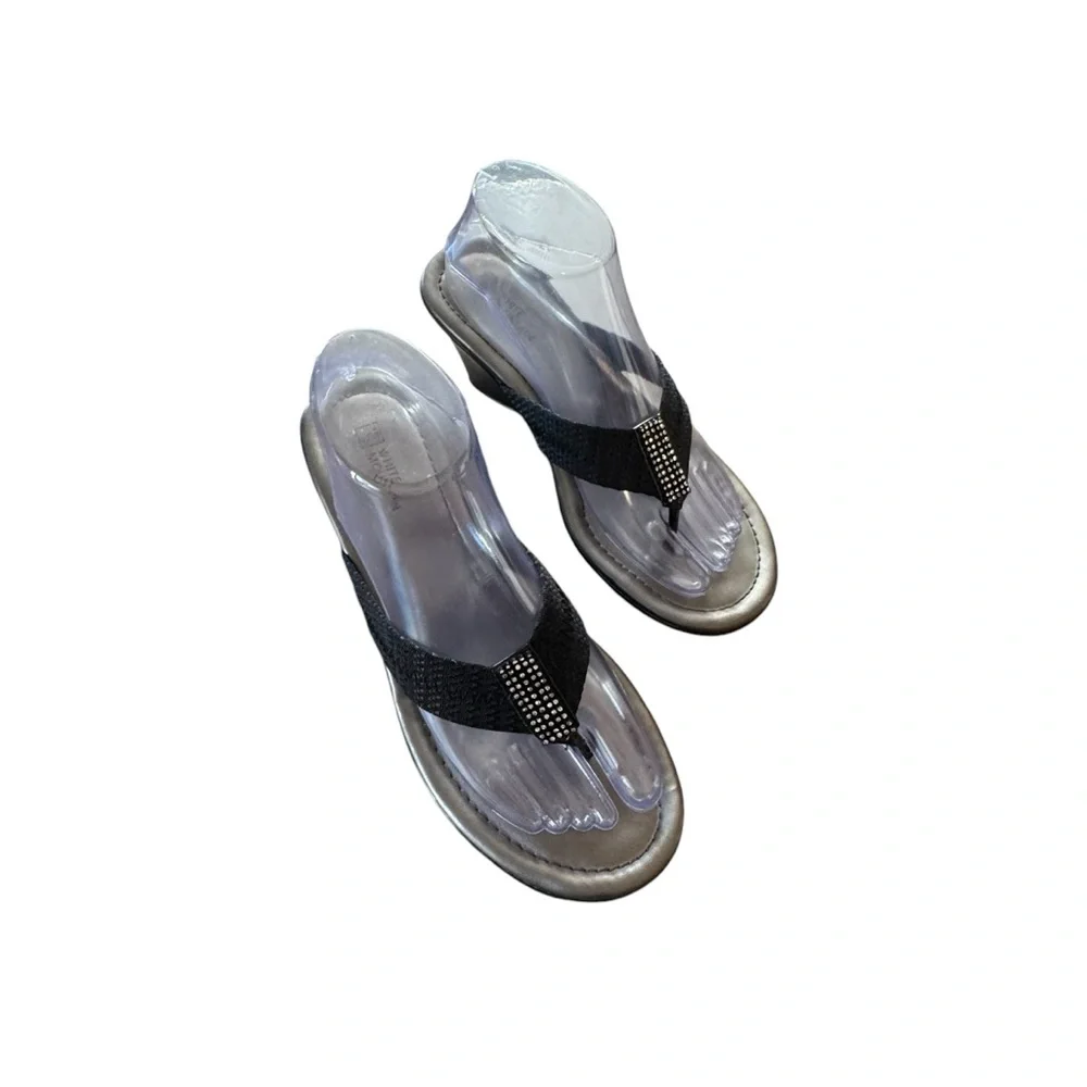 *Women’s White Mountain Size 8.5 Black “Razor” Thong Slip On Wedges